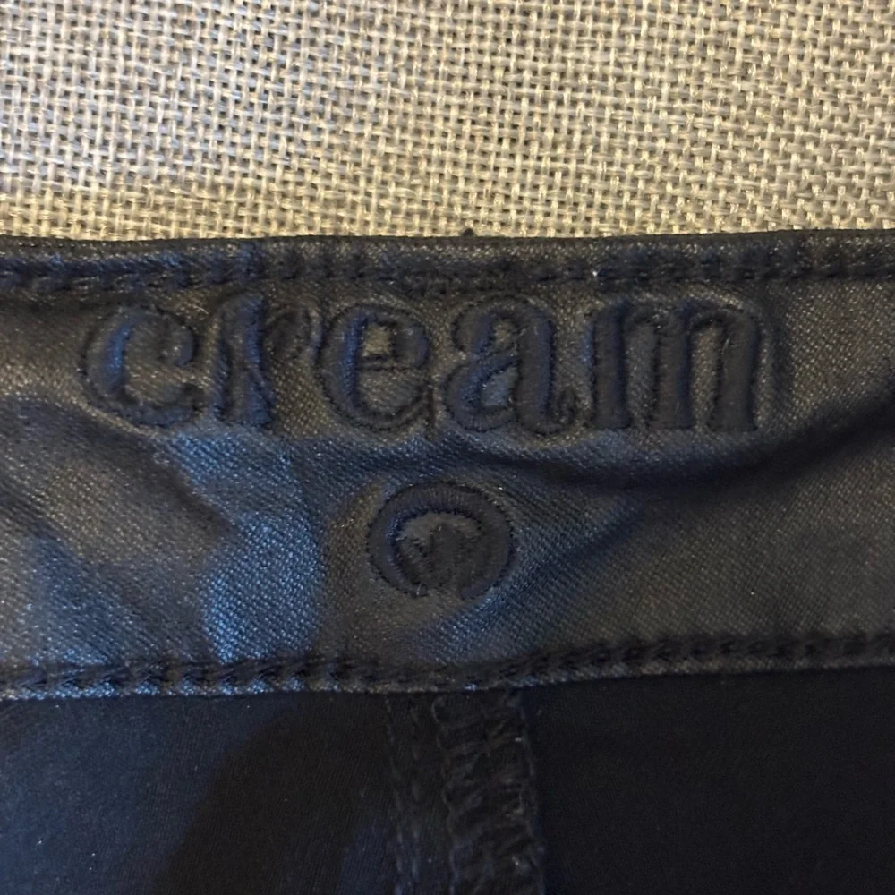 Great outfit! Tory Burch top and CREAM coated, embroidered jeans. - Picture 10 of 14